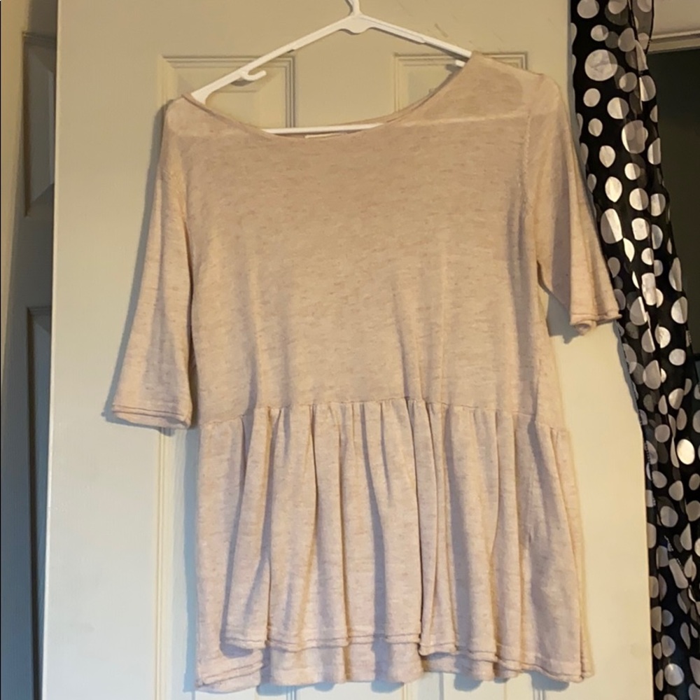 Cream light weight top w/ asymmetrical waist line